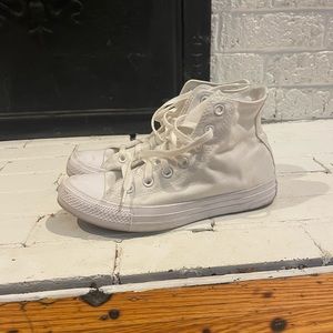 All white high top women’s converse size 8